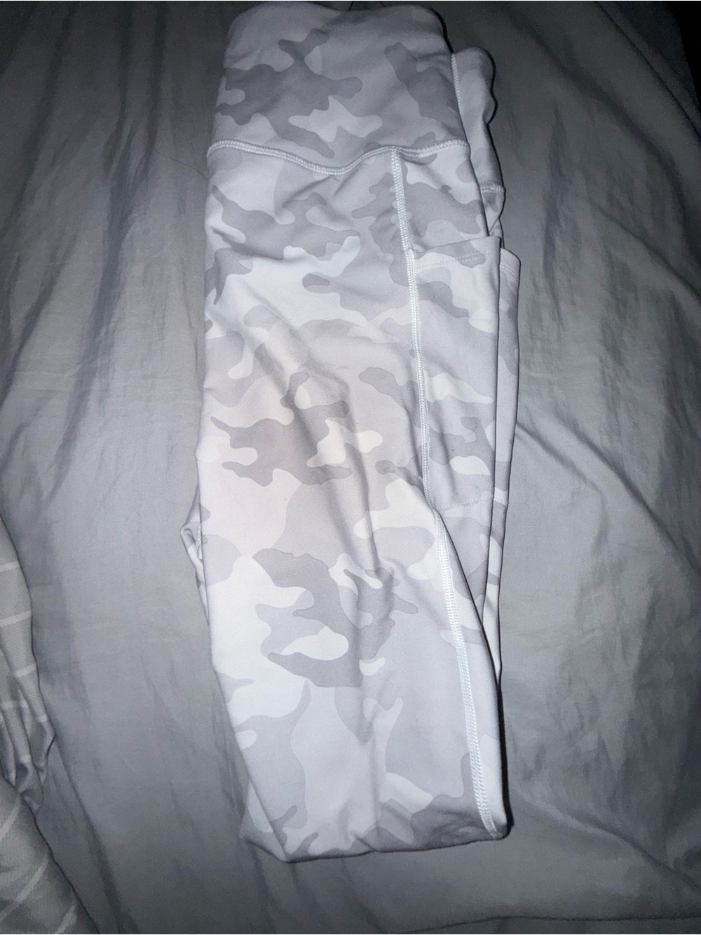 Womems White Gray Camo Capri Active Leggings